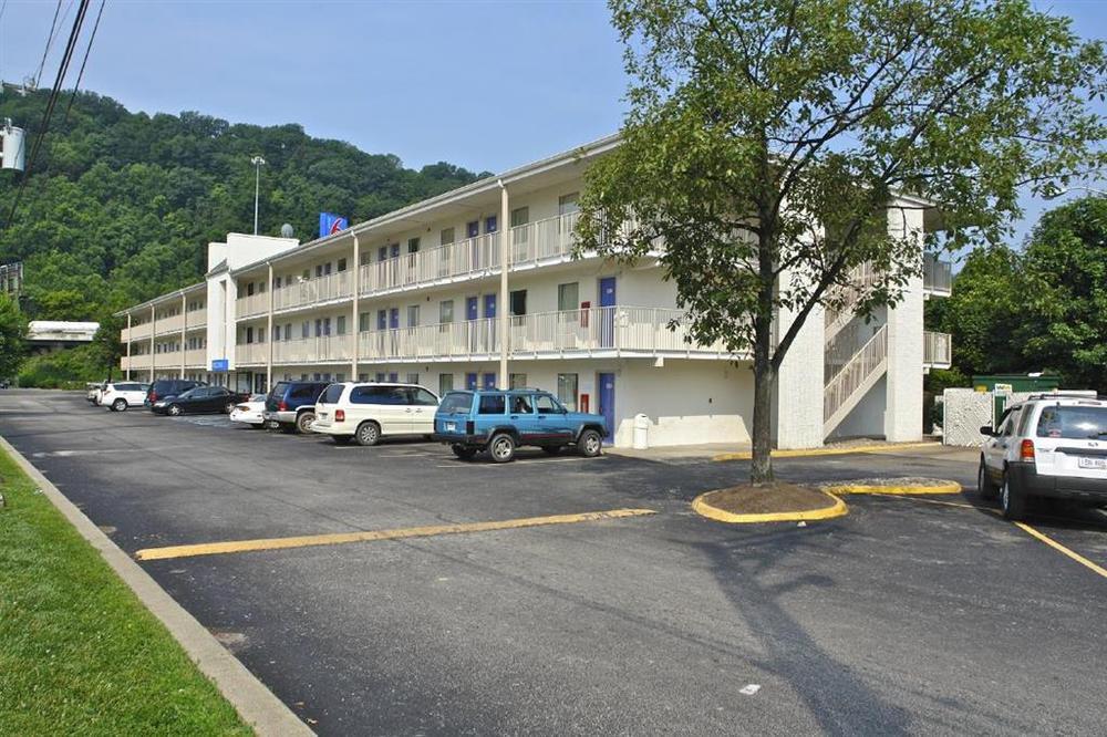 Days Inn By Wyndham Charleston Wv 시설 사진